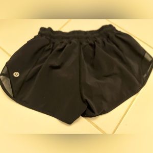 LULULEMON HOTTY HOTT SHORTS (Size 0)